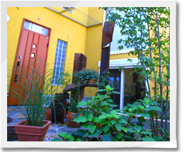 ご家族の方々にもご協力いただいた手作り感のある庭