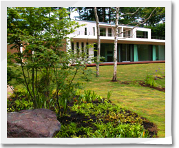 都会の喧騒を離れてゆったりと家族でくつろげる庭