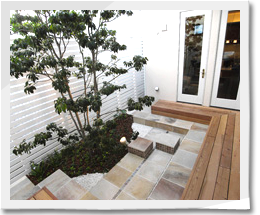 プライバシーと解放感を両立させた庭